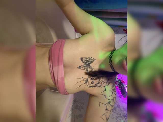 Kisa5678 live cam on BongaCams