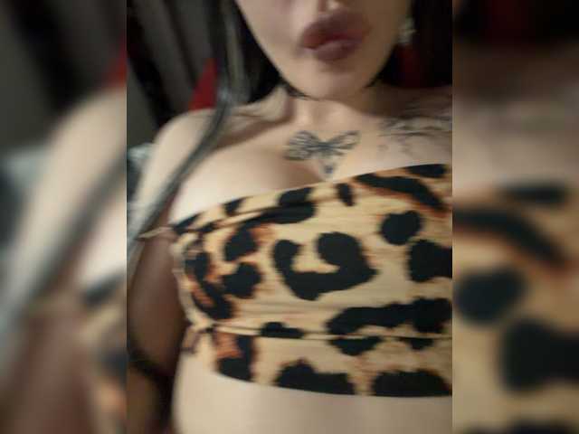 Kisa5678 live cam on BongaCams