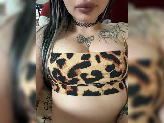 Kisa5678 live cam on BongaCams