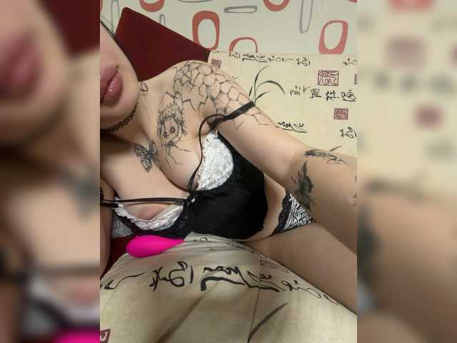 Kisa5678 live cam on BongaCams