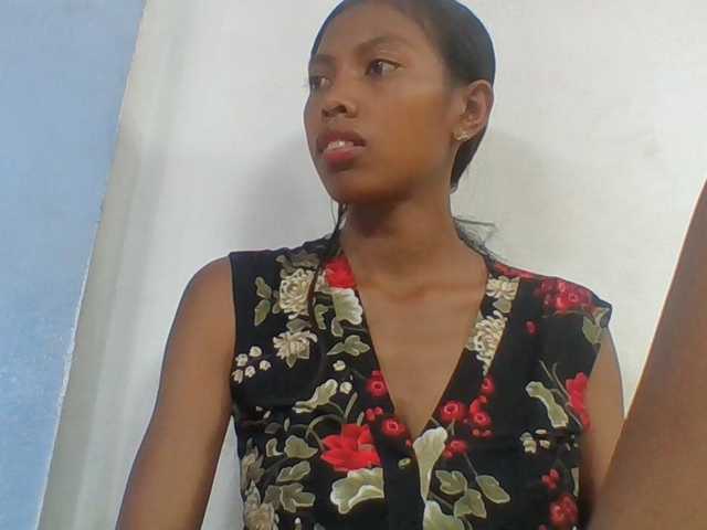 Layah7 live webcam show