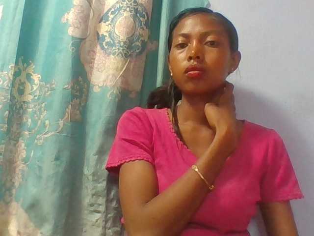 Layah7 live cam on BongaCams