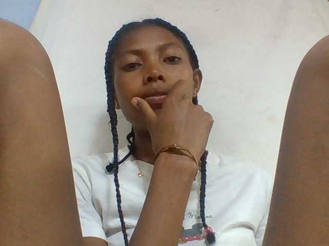 Layah7 live webcam show