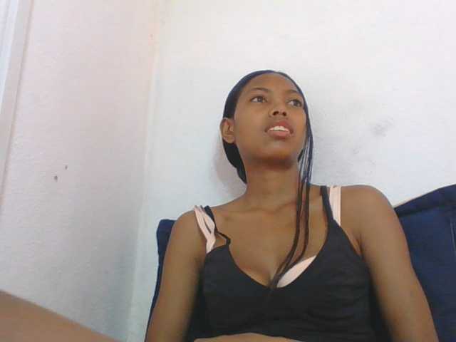 le modèle Layah7 est en webcam porno dans un show sur le site bongacams, il possède les tags suivants: Ebony,Brunette,Shaved