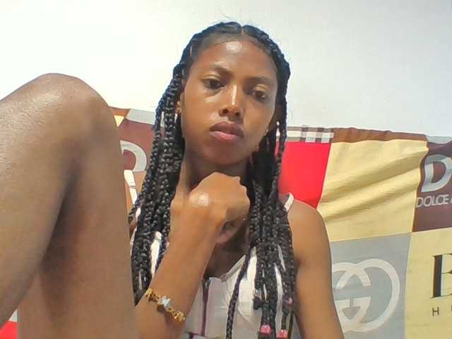Layah7 live webcam show