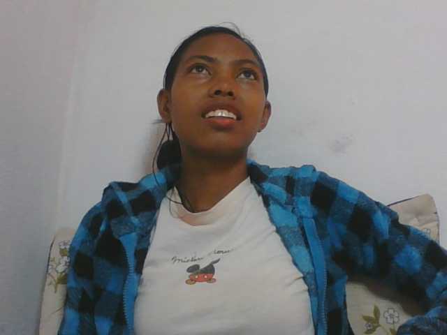 Layah7 live cam on BongaCams