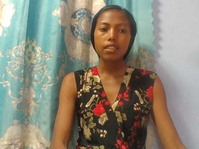 Layah7 live webcam show