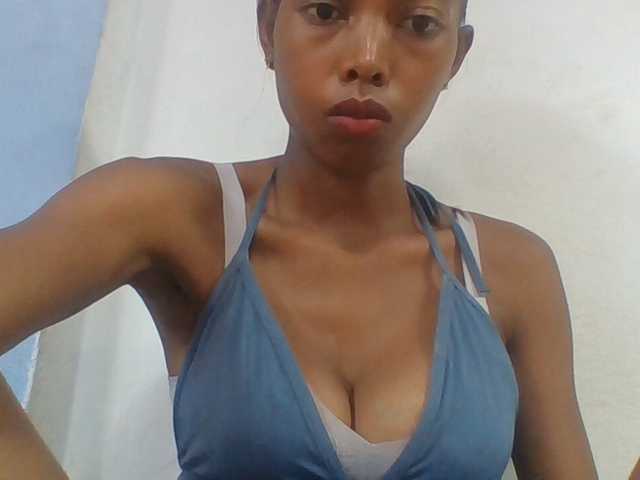 Layah7 live cam on BongaCams