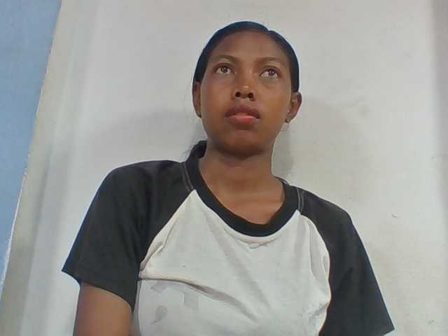 Layah7 live cam on BongaCams