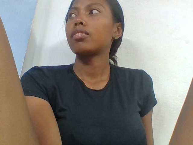 Layah7 live webcam show