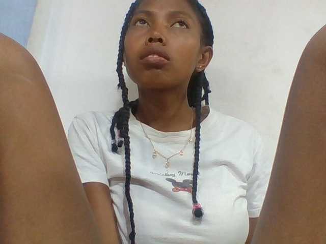 Layah7 live webcam show