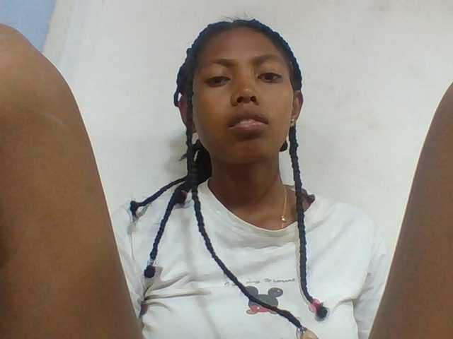 Layah7 live webcam show