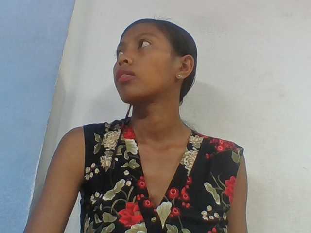 Layah7 live webcam show