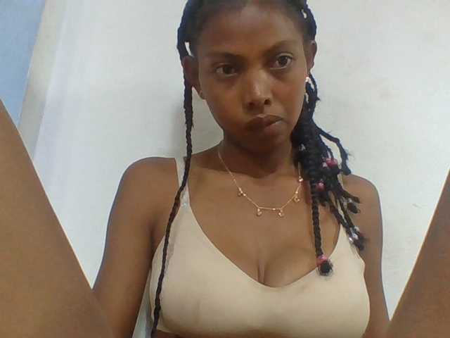 Layah7 live webcam show