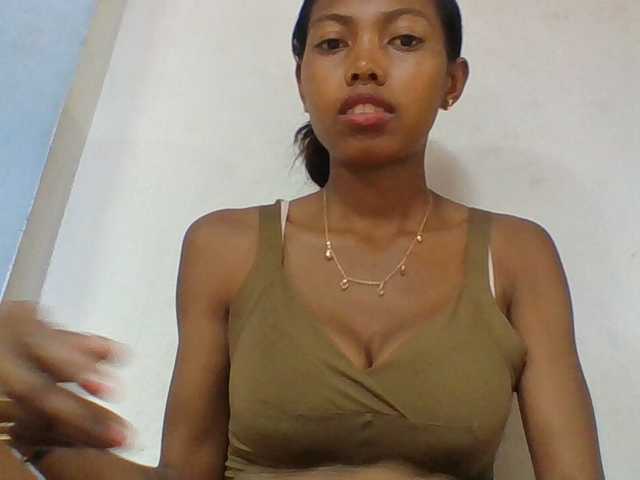 le modèle Layah7 est en webcam porno dans un show sur le site bongacams, il possède les tags suivants: Ebony,Brunette,Shaved