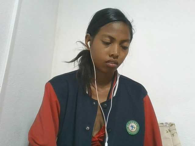 Layah7 live cam preview
