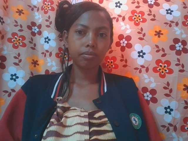 Layah7, live now on BongaCams