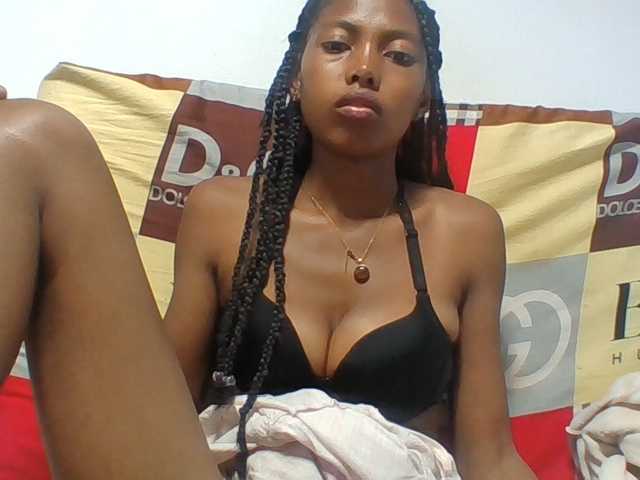 Layah7 live webcam show