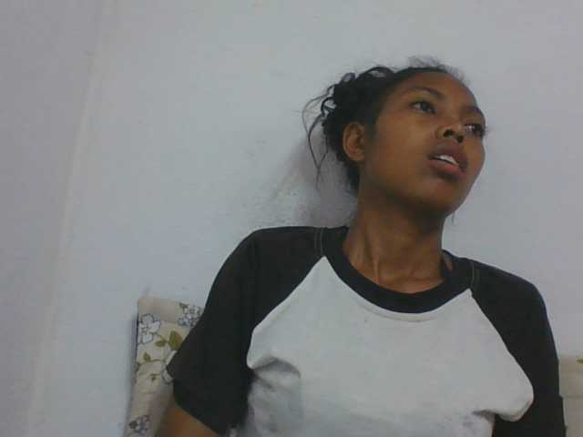 Layah7 live cam preview