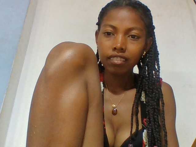 Layah7 live cam on BongaCams