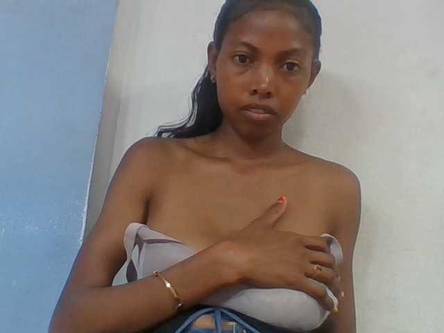 Layah7 live webcam show