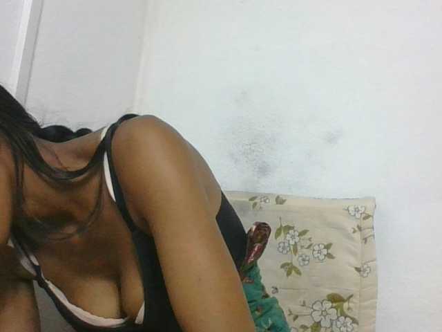 Layah7 live cam on BongaCams