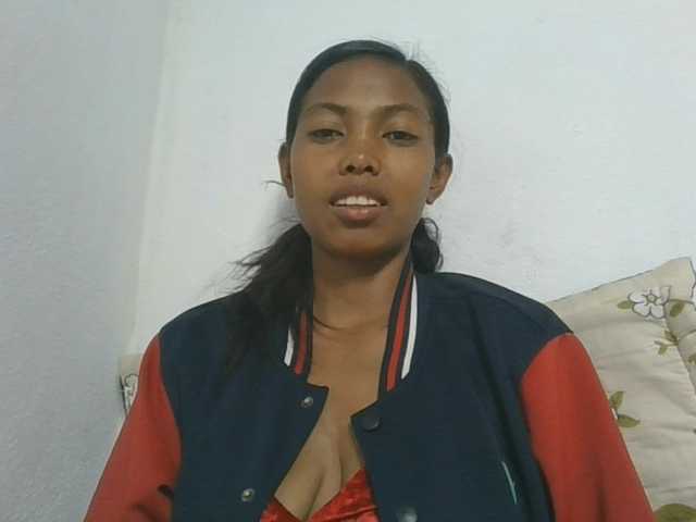 Layah7 live cam preview