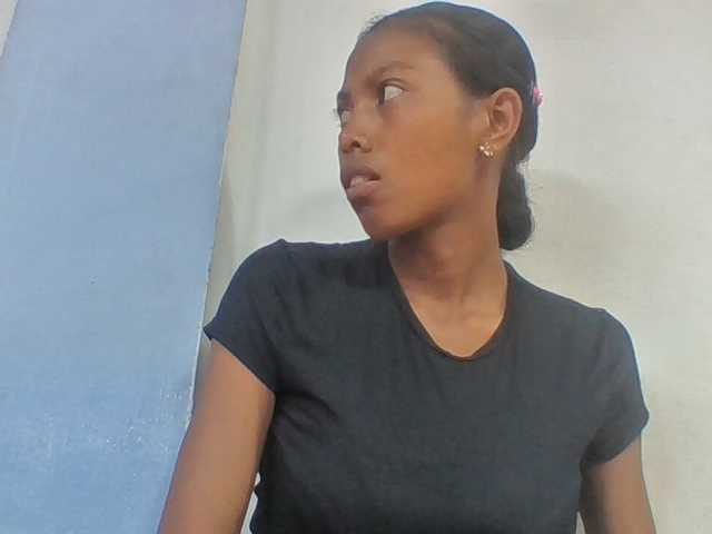 Layah7 live webcam show