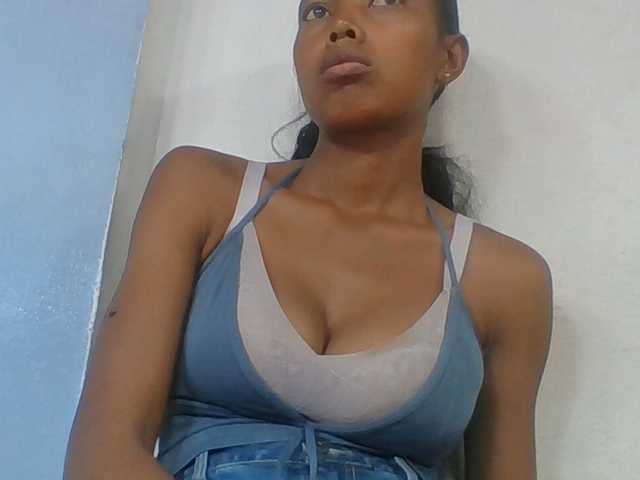 Layah7 live cam on BongaCams