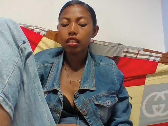 Layah7 live cam on BongaCams