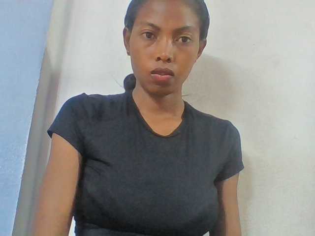 Layah7 live webcam show