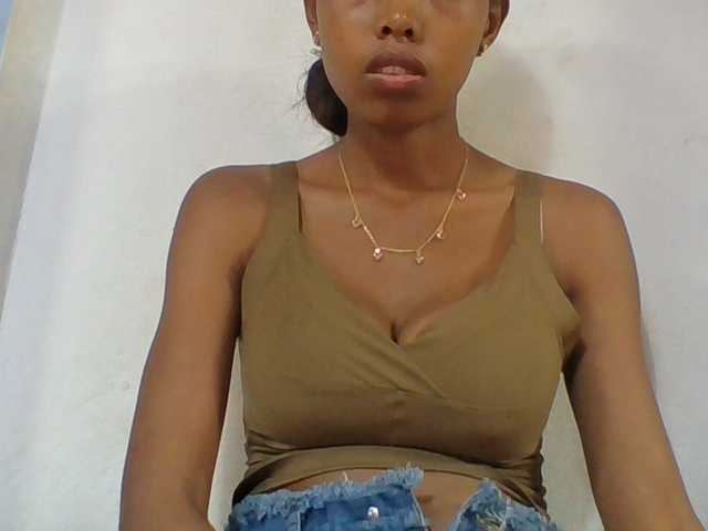Layah7 live cam on BongaCams