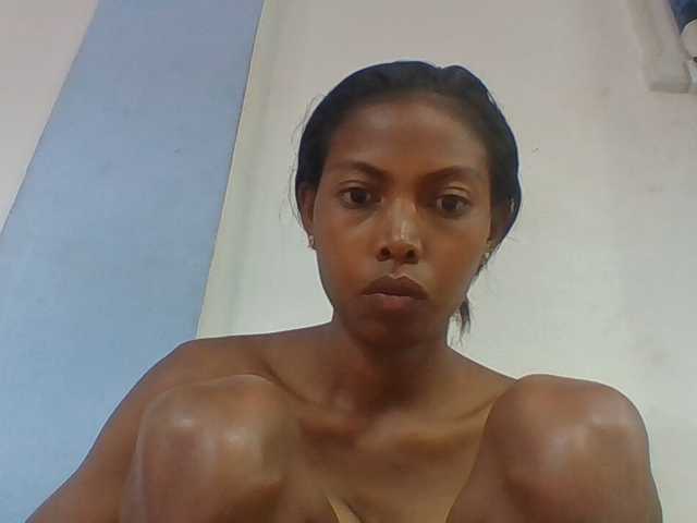Layah7 live webcam show