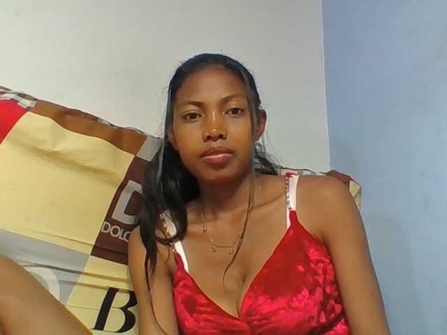 Layah7 — live female cam