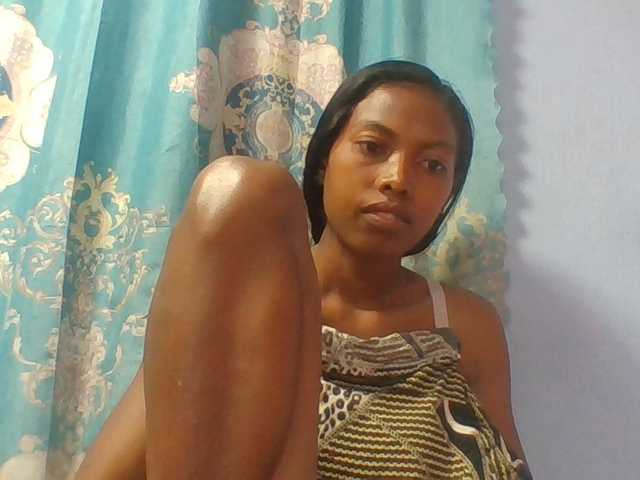 Layah7 live webcam show