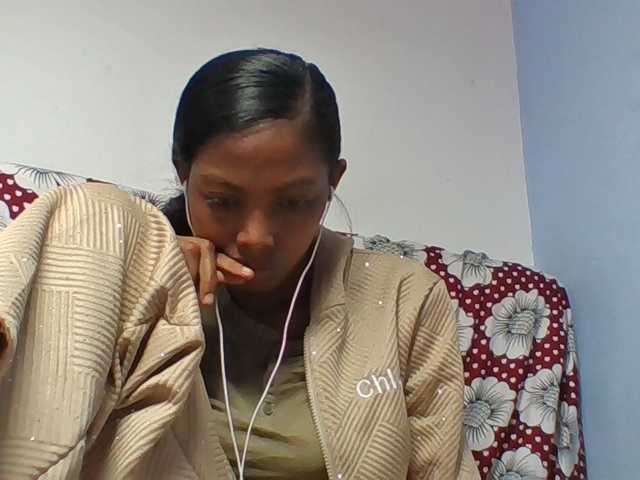 Layah7 live cam preview