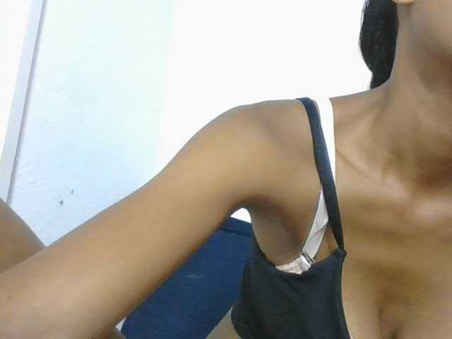 Layah7 live cam on BongaCams