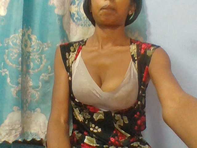 Layah7 live cam on BongaCams