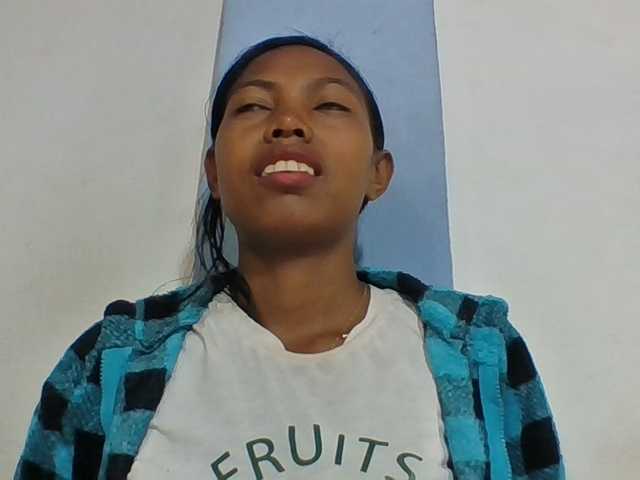 Layah7 live cam on BongaCams