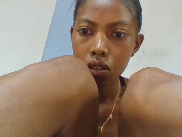 Layah7 live cam on BongaCams