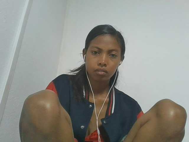 Layah7, en vivo ahora en BongaCams