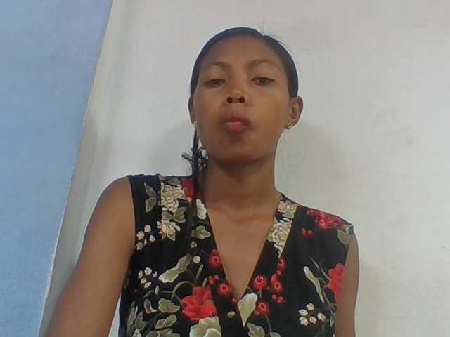Layah7 live webcam show