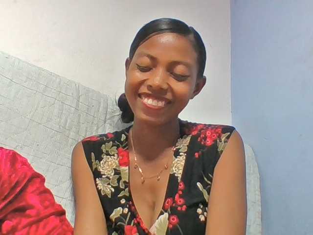 Layah7 live cam on BongaCams