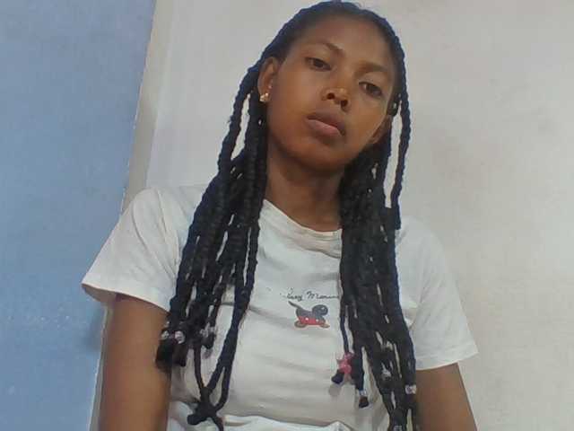 Layah7 live webcam show