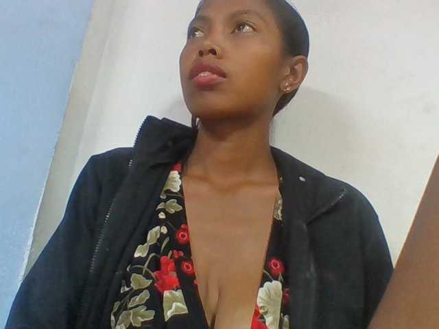 Layah7 live webcam show