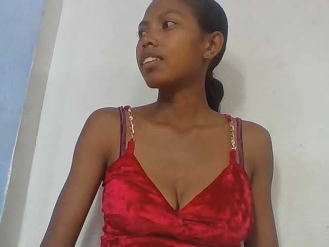 Layah7 live webcam show