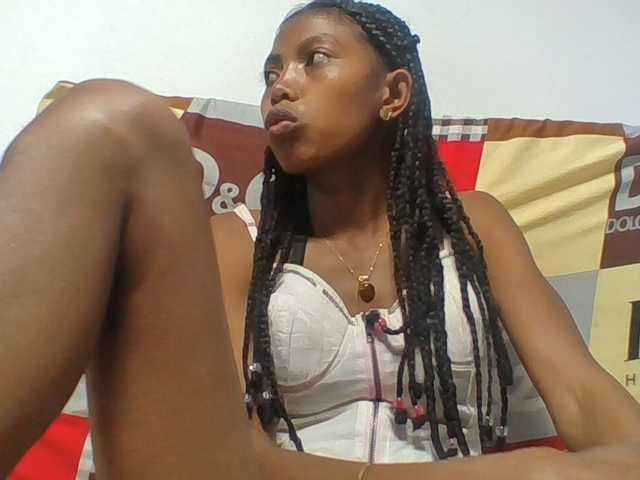 Layah7 live webcam show