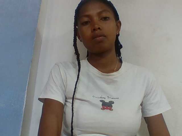 Layah7 live webcam show