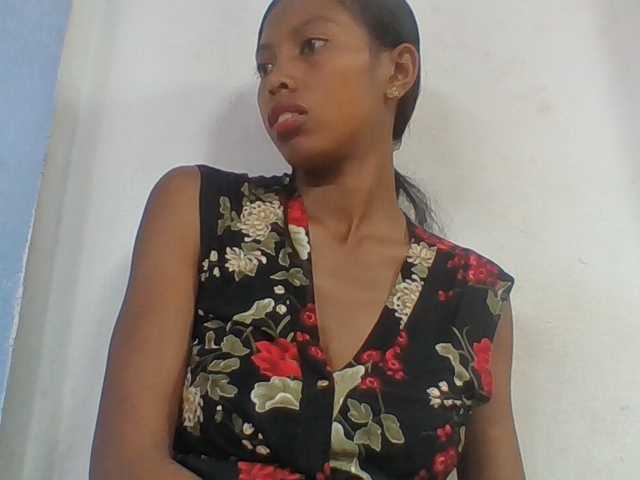 Layah7 live webcam show