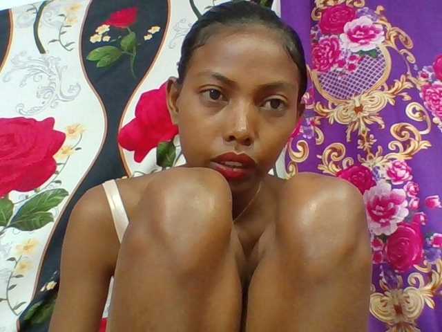 Layah7 live cam on BongaCams